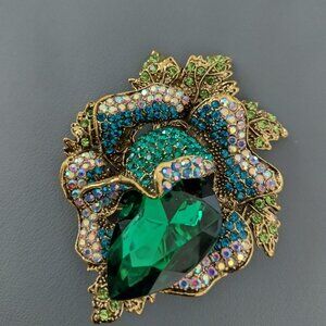STUNNING WOMANS BROOCH
